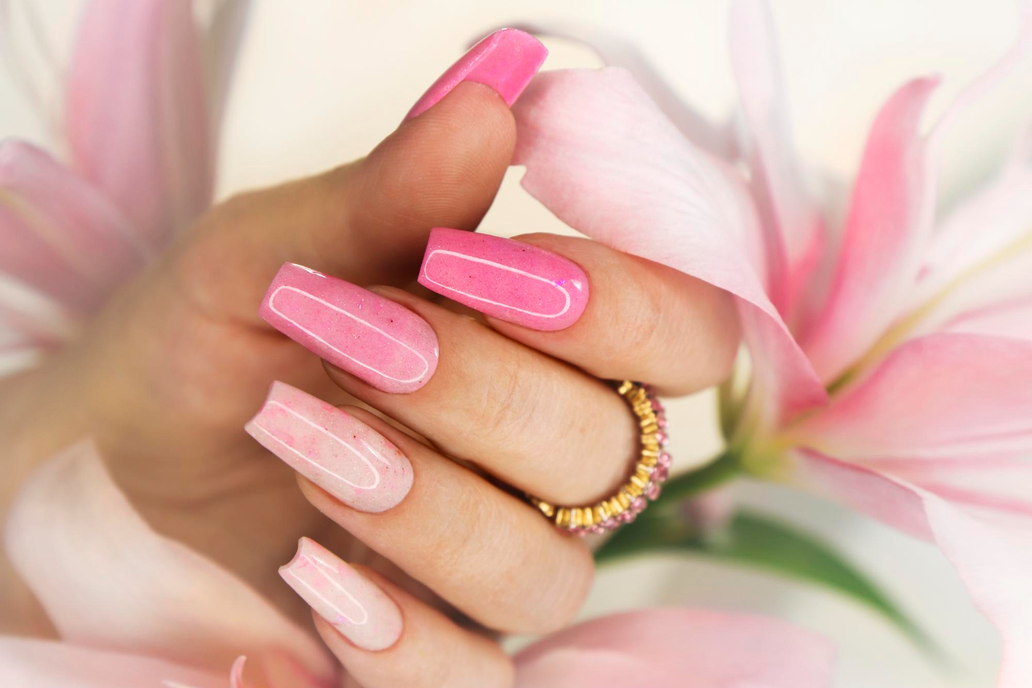 pink-elongated-nail-extension-with-fine-glitter (3)